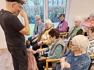 Saarländisches Marionetten-Theater führt das Märchen vom Froschkönig im Generationenzentrum St. Josef auf