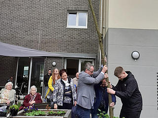 Maibaum aufstellen im Generationenzentrum St. Josef Vallendar