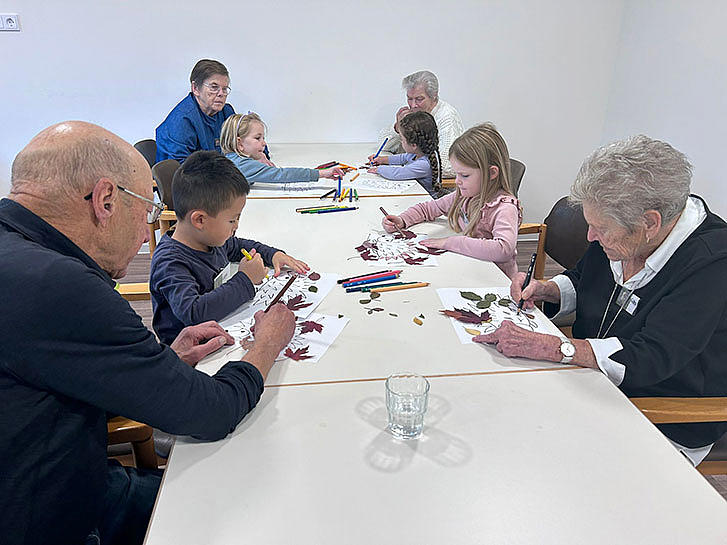 Kinder der Kita Wildburg besuchen das Generationenzentrum St. Josef Vallendar