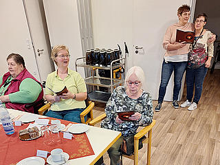 Advent-Singen mit Plätzchen Essen im Generationenzentrum St. Josef Vallendar