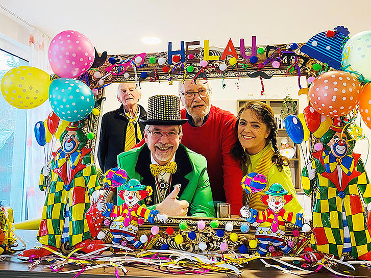 In der Tagespflege des Generationenzentrum St. Josef wurde an Schwerdonnerstag der Einstieg in den Karneval ausgelassen gefeiert.